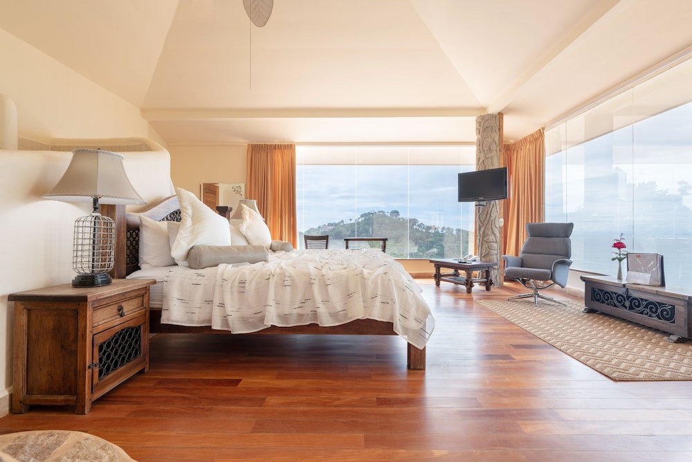 Vista Suite with Panoramic Ocean View - Photo 5