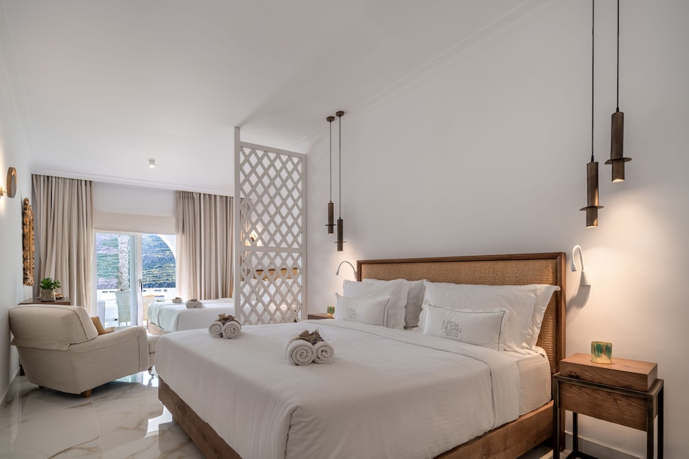 Simple Life Suite with Outdoor Hot Tub, Sea View - Photo 1