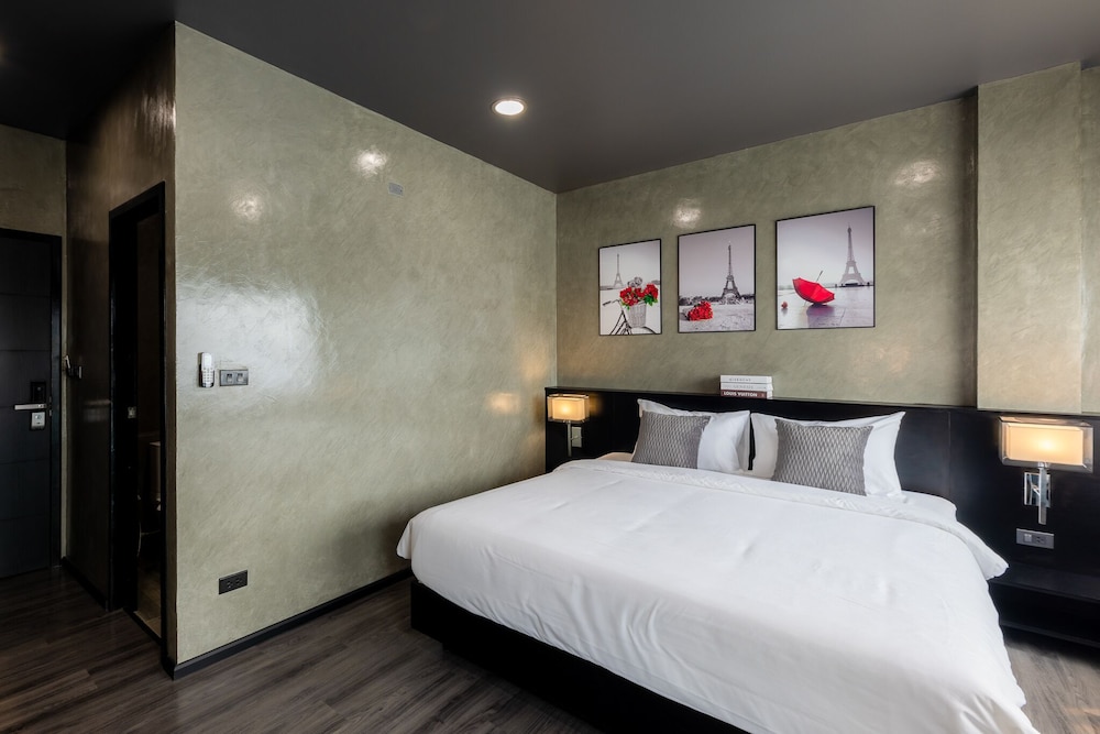 Standard King Room - Photo 4