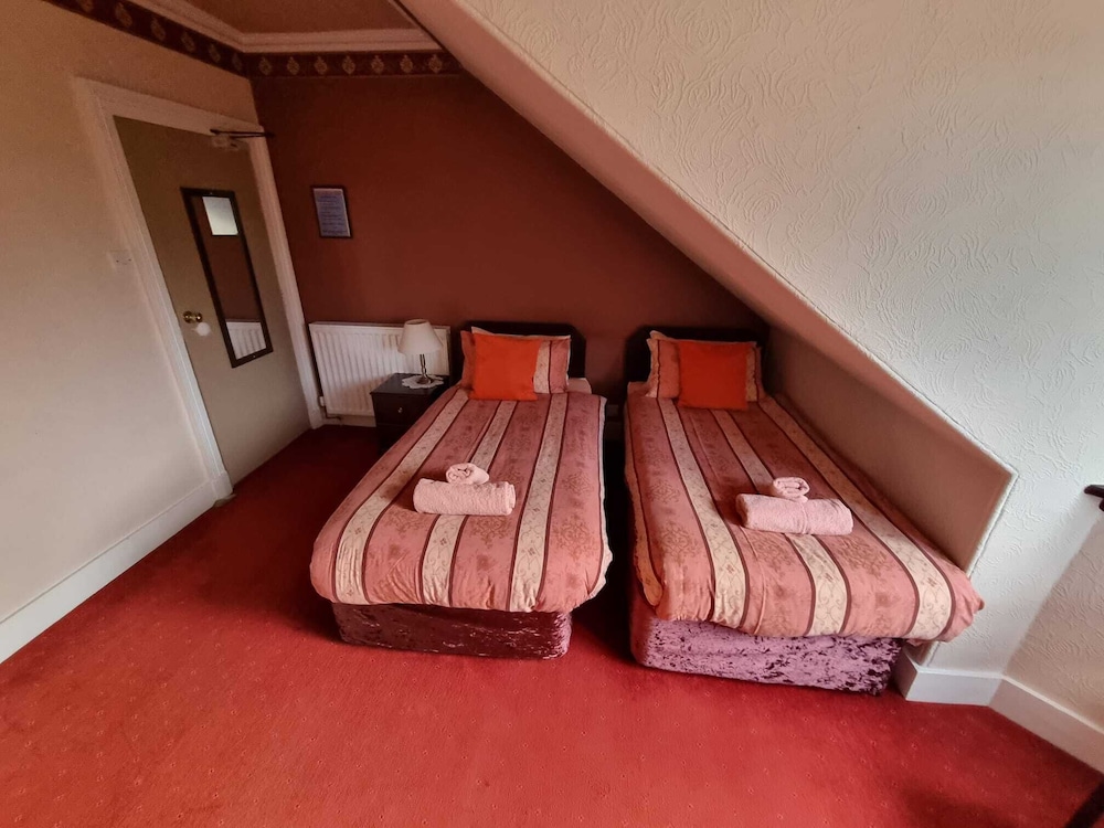 Standard Twin Room, 2 Twin Beds, Private Bathroom photo 1