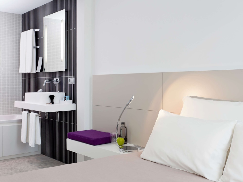 Suite, Multiple Beds thumbnail 5