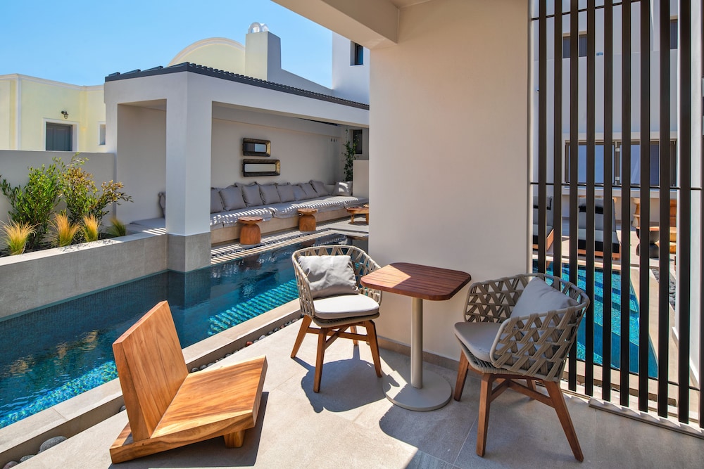 Superior Room By The Pool - Photo 3