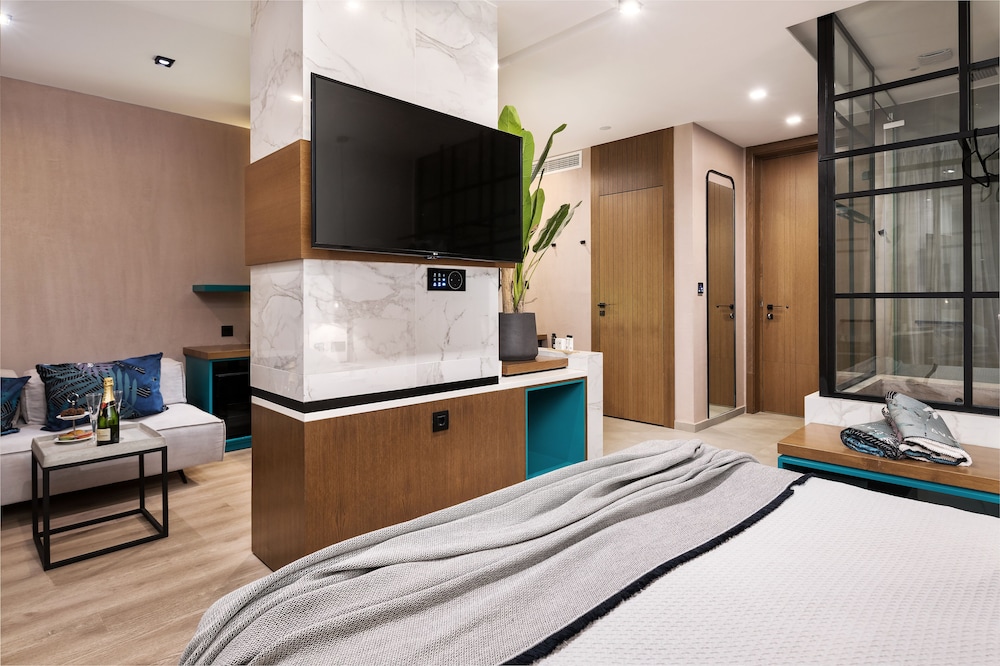 Suite, Sea View (King with Outdoor Jetted tub) photo 3