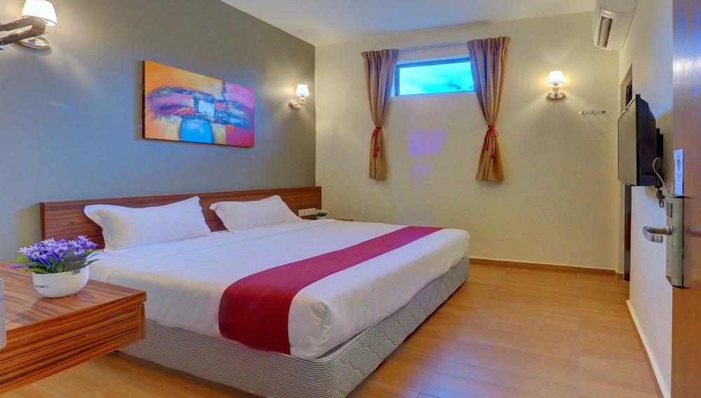 Superior Room, 1 King Bed photo 1