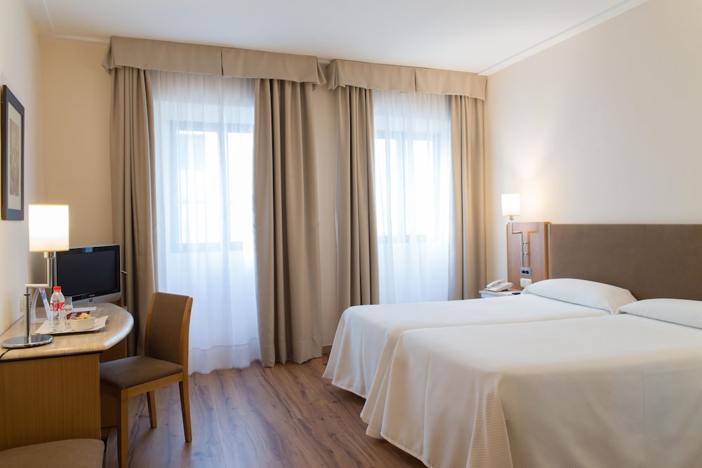Superior Twin Room (Alhambra) - Photo 6