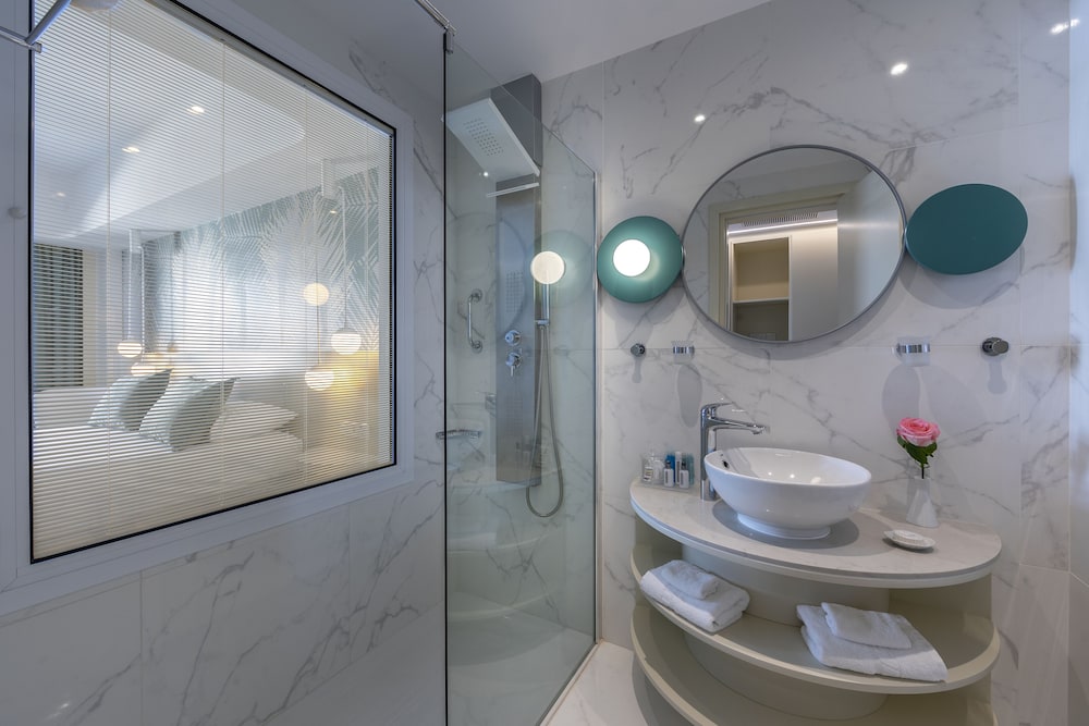 Superior Room, Jetted Tub photo 3