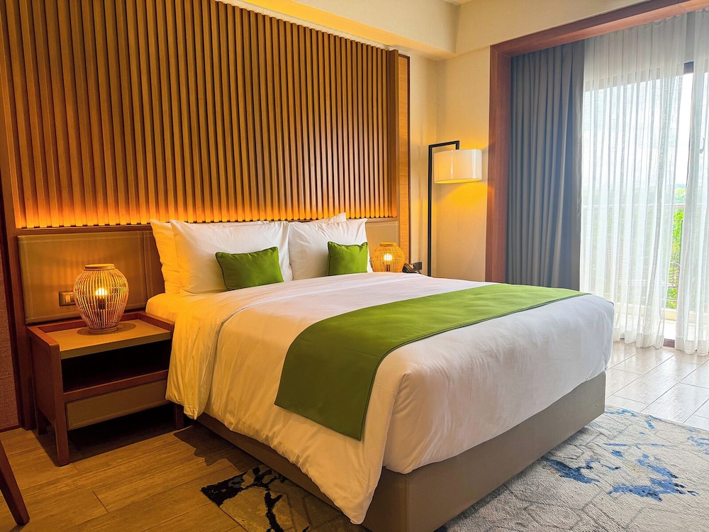 Deluxe Queen Room - Photo 7