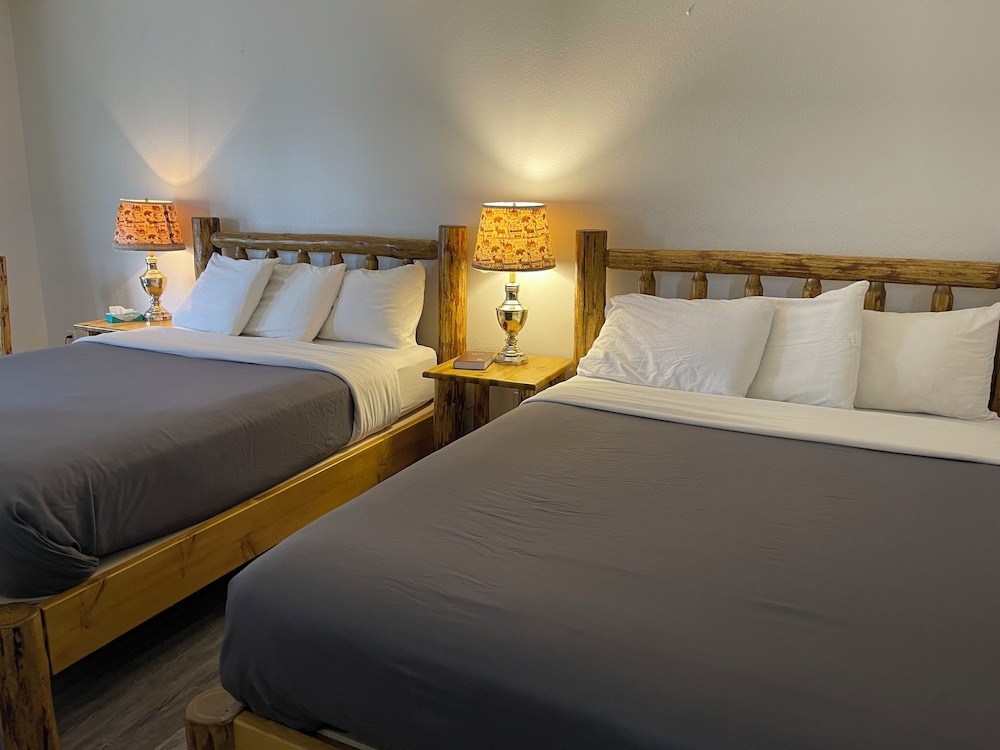 #22 Remodeled Double Queen Room photo 1