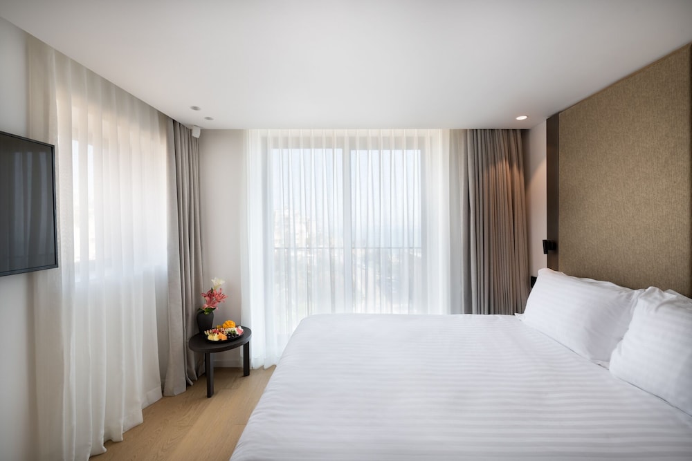 Junior Suite, City View - Photo 2