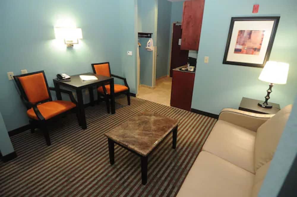Suite, Multiple Beds - Photo 3