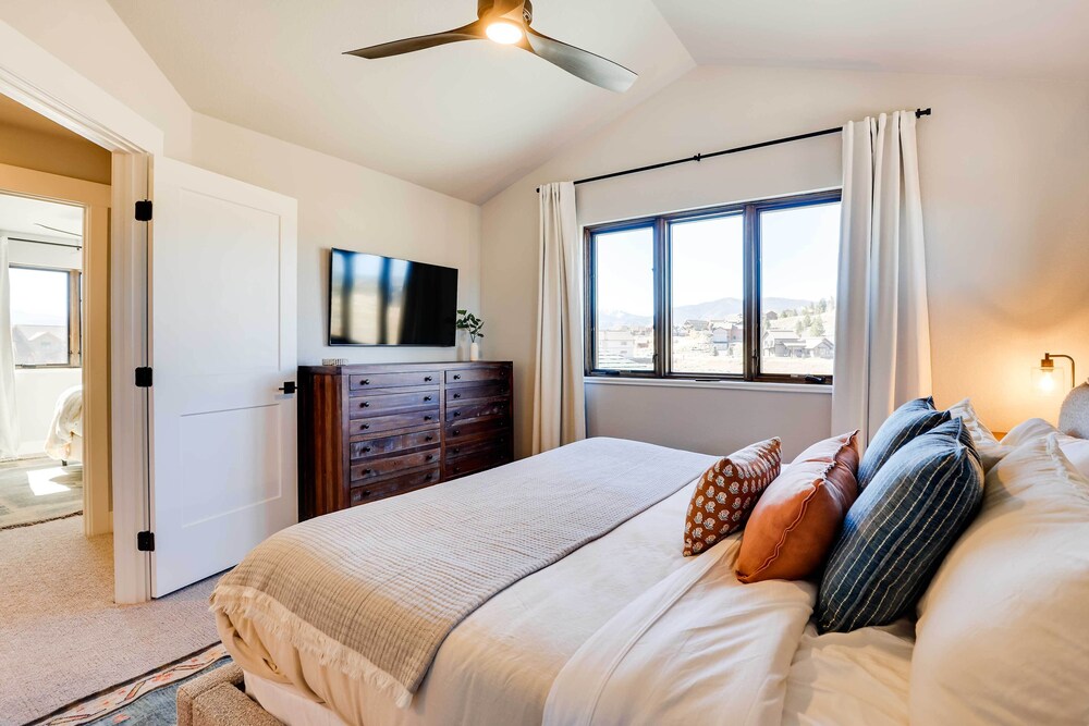 House (4 Bedrooms) photo 2