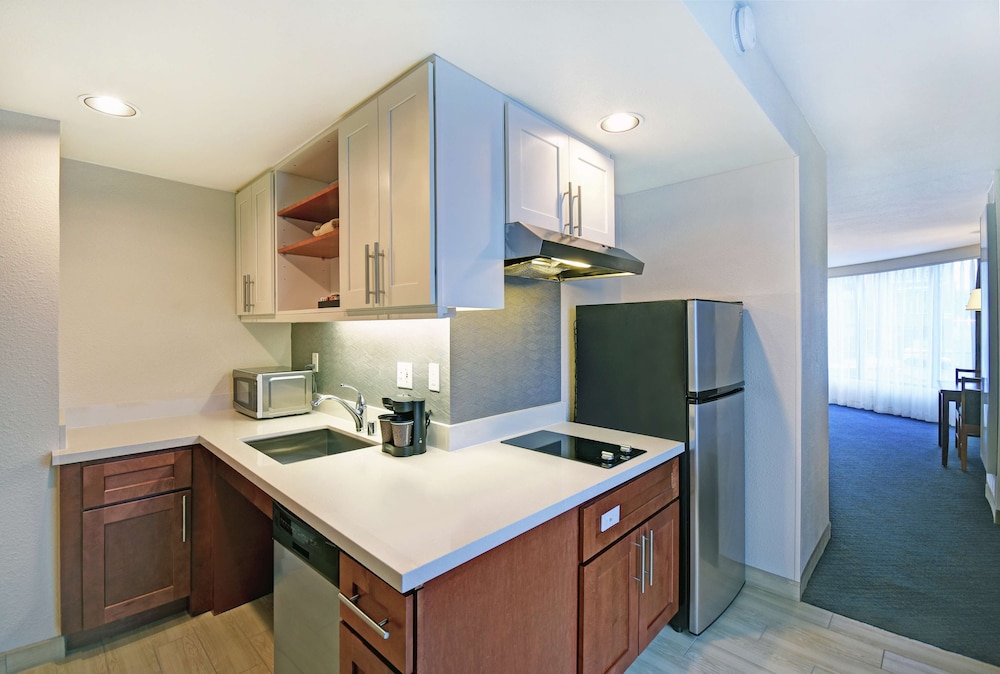 Executive Suite, 1 King Bed with Sofa bed, Accessible (1 Bedroom, Roll-In Shower) - Photo 2