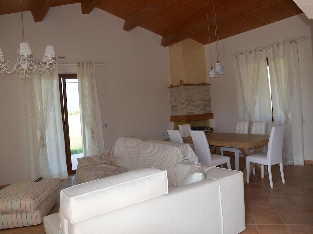 Villa photo 2