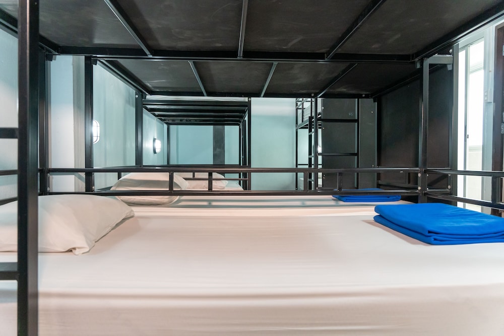 Bed In 6 Bed Mixed Dorm