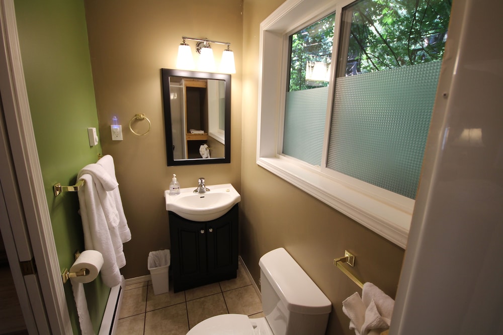 Cedar Cottage (No Pets) photo 3