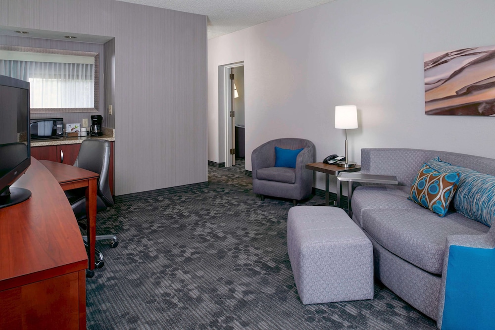 Superior Suite, 1 King Bed with Sofa bed (One Bedroom) photo 3