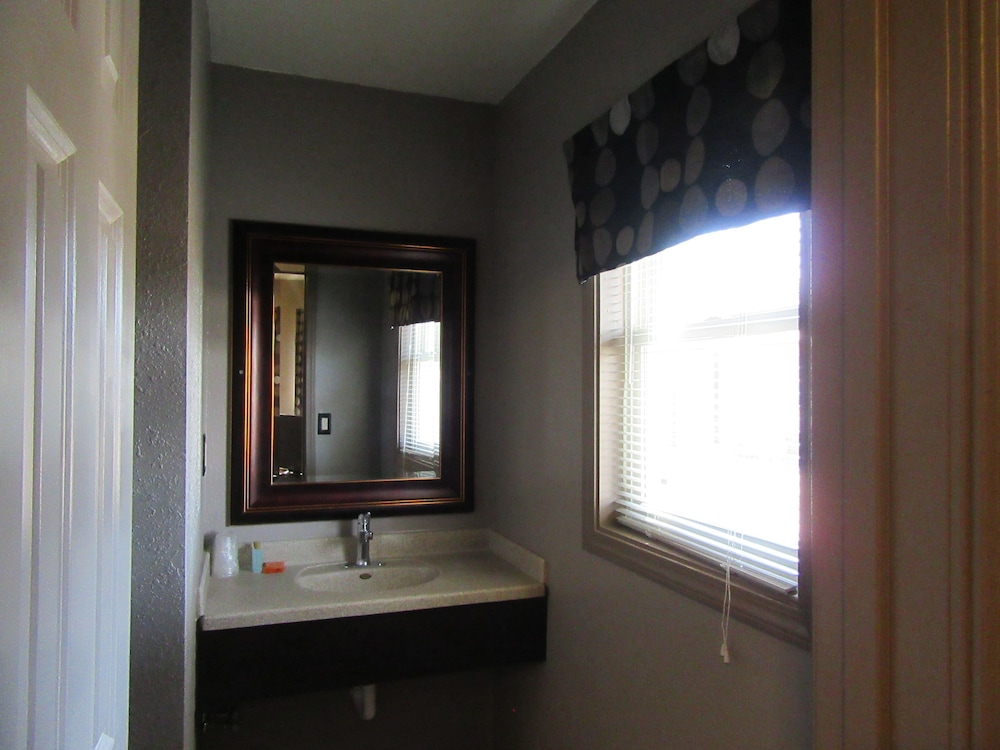 Single Room, Refrigerator & Microwave photo 2