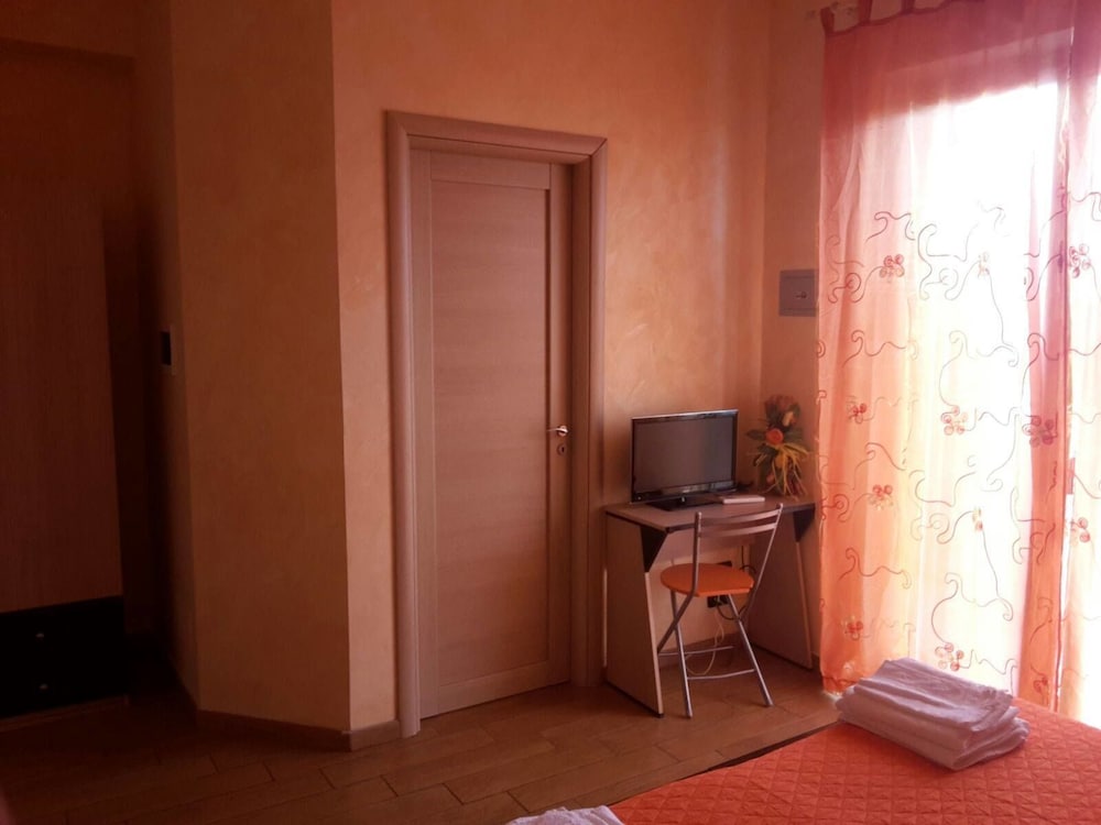 Single Room photo 3