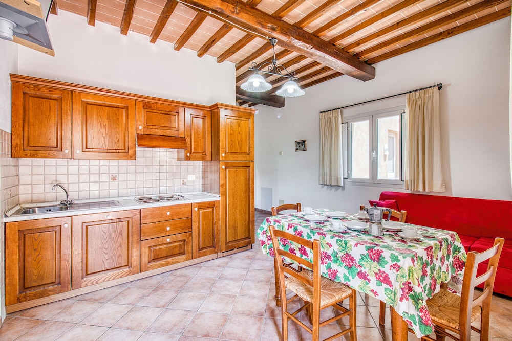 Family Apartment, 1 Bedroom (Grano Family Apt Shared Pool Volerra) photo 3