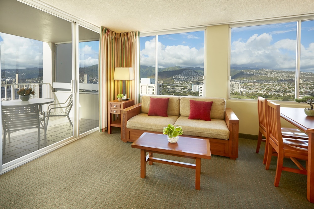 Suite, 1 Bedroom, Partial Ocean View (2 Twin Beds) thumbnail 5