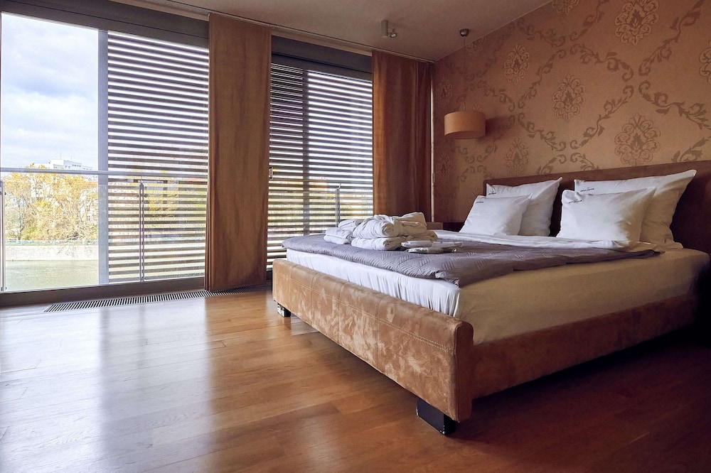 Deluxe Suite, 3 Bedrooms, River View photo 3