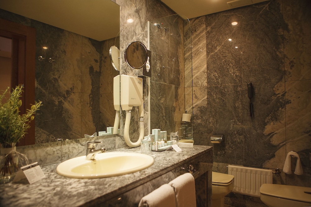 Standard Twin Room (3 Adults) - Photo 5