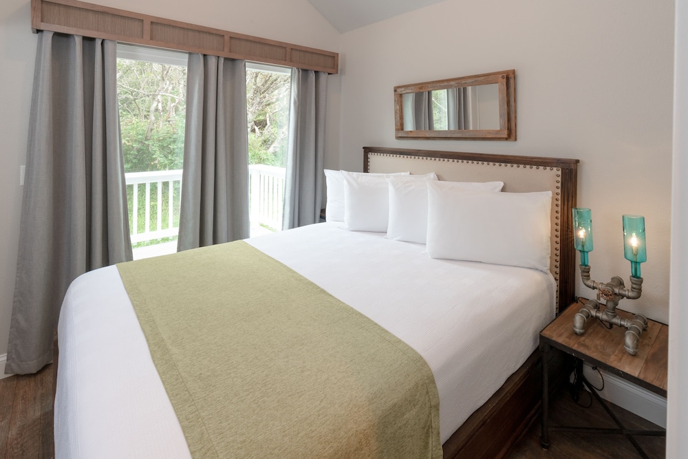 Cottage (w/Loft, Linens Provided) photo 1
