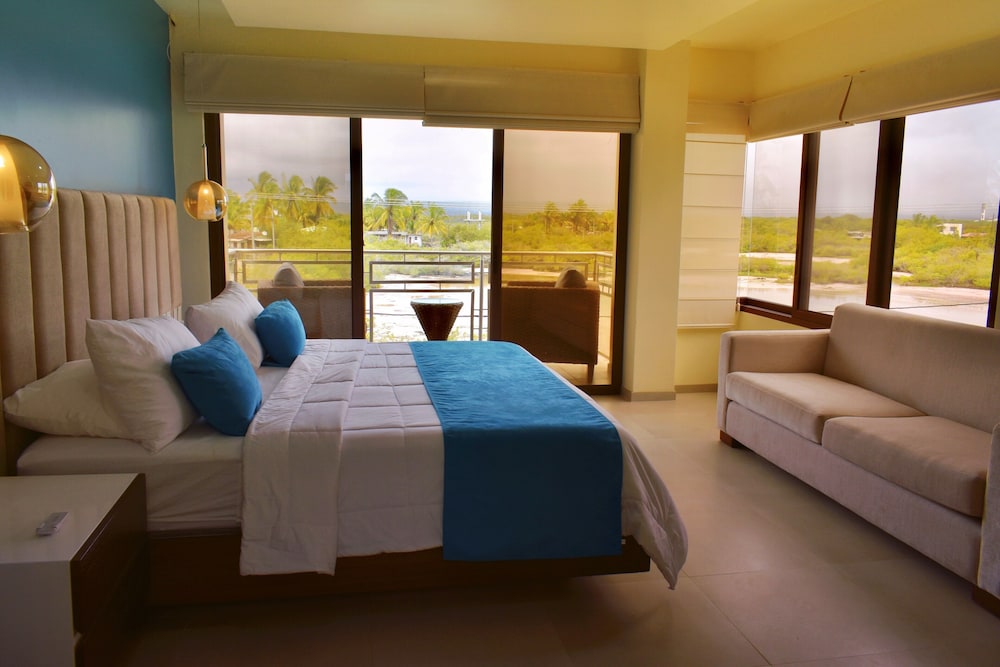 Superior Room, 1 King Bed, Lake View photo 1
