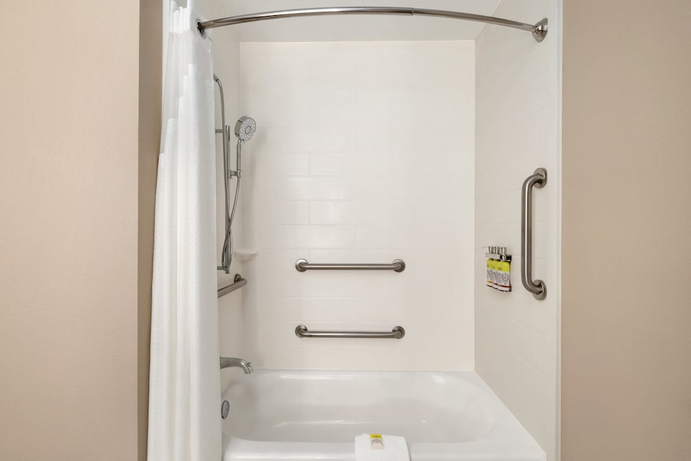 Standard Room, 2 Double Beds, Accessible (Mobility, Accessible Tub) - Photo 5