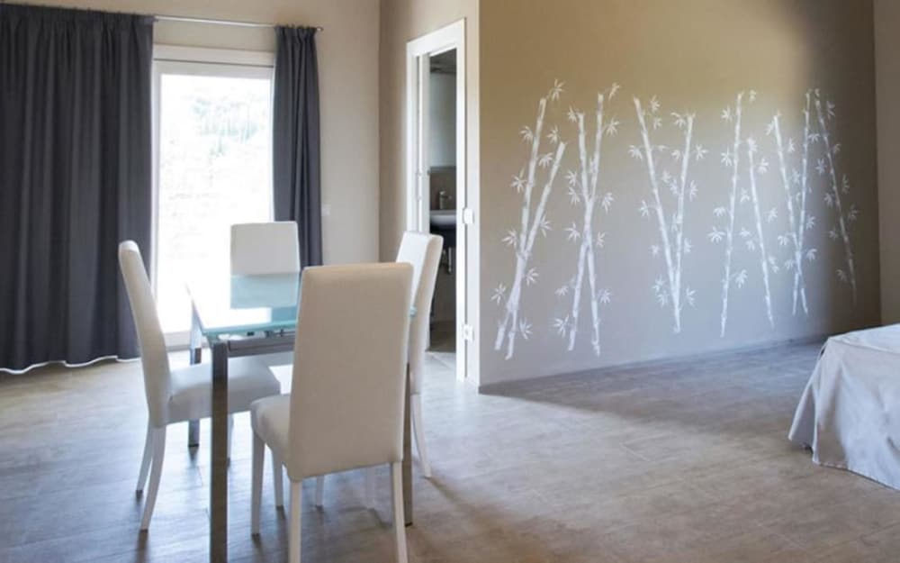 Superior Suite, 1 Bedroom, Pool View, Tower photo 3