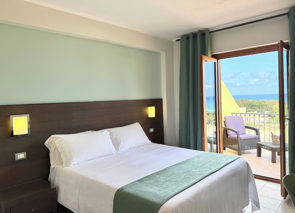 Comfort Double or Twin Room, Sea View - Photo 4