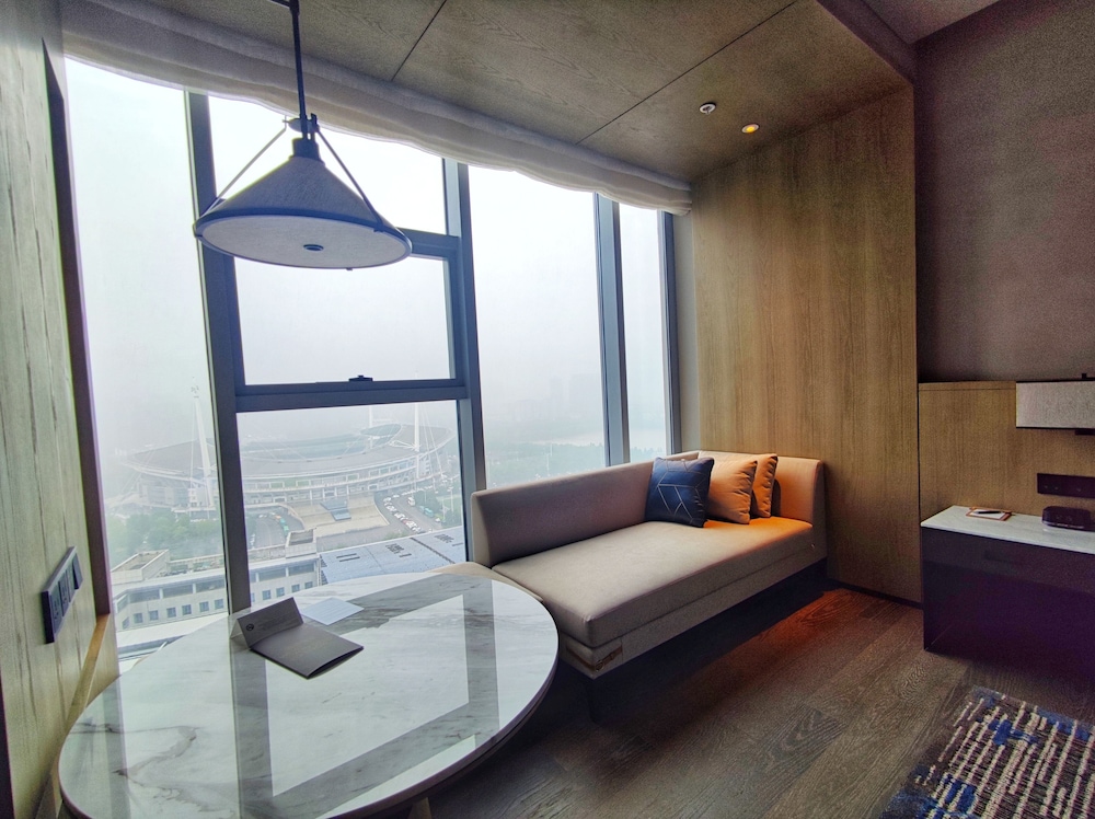 Executive Room, 1 King Bed - Photo 5