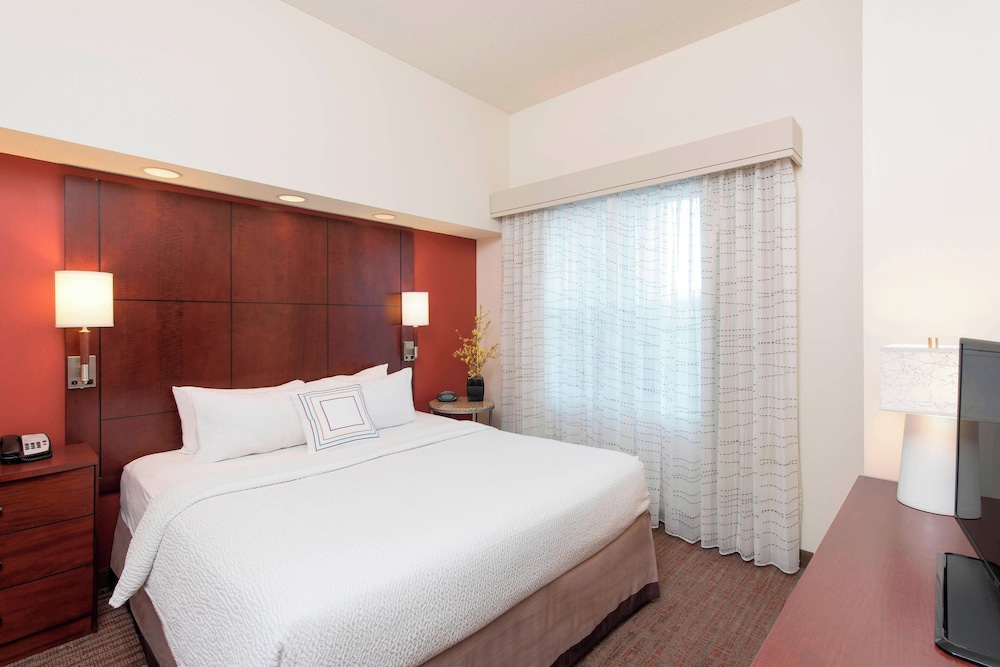 Suite, 1 Bedroom - Photo 2