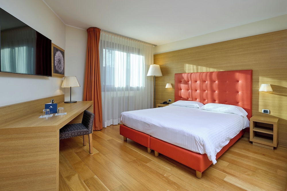 Standard Double or Twin Room photo 1
