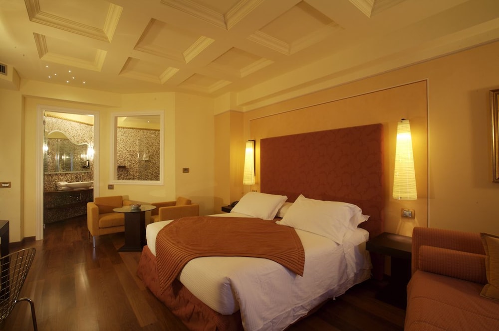 Junior Double Room, Jetted Tub photo 1