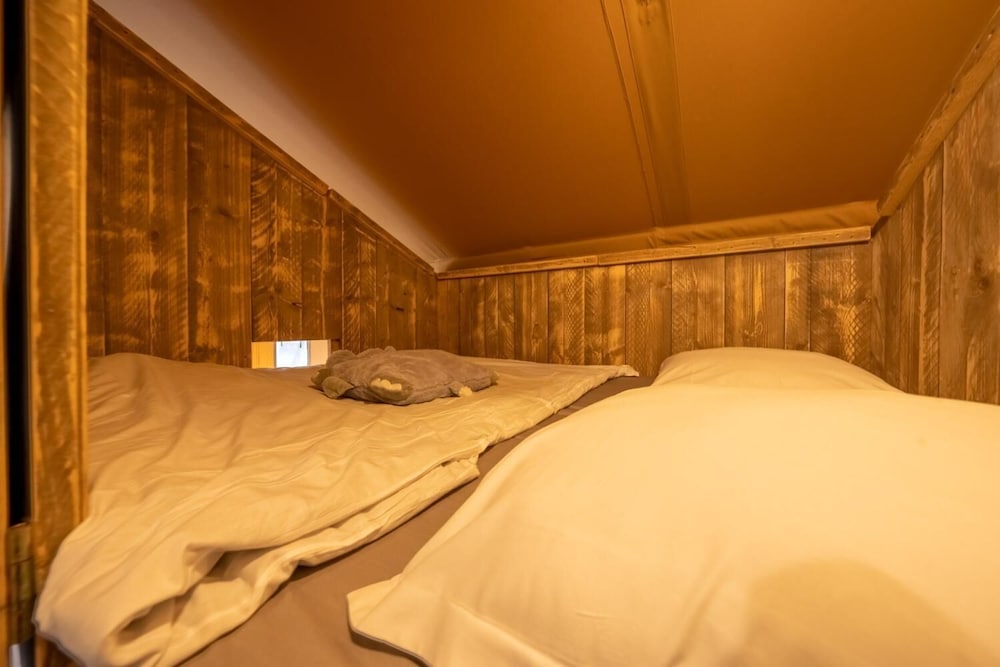 Tent, 3 Bedrooms - Photo 2