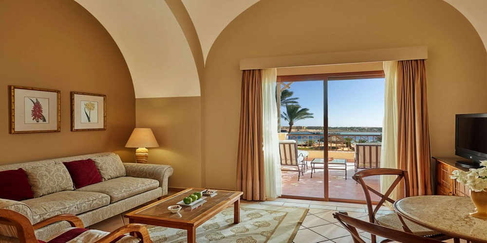 Junior Suite, 1 Queen Bed (Pool or Sea View) - Photo 2