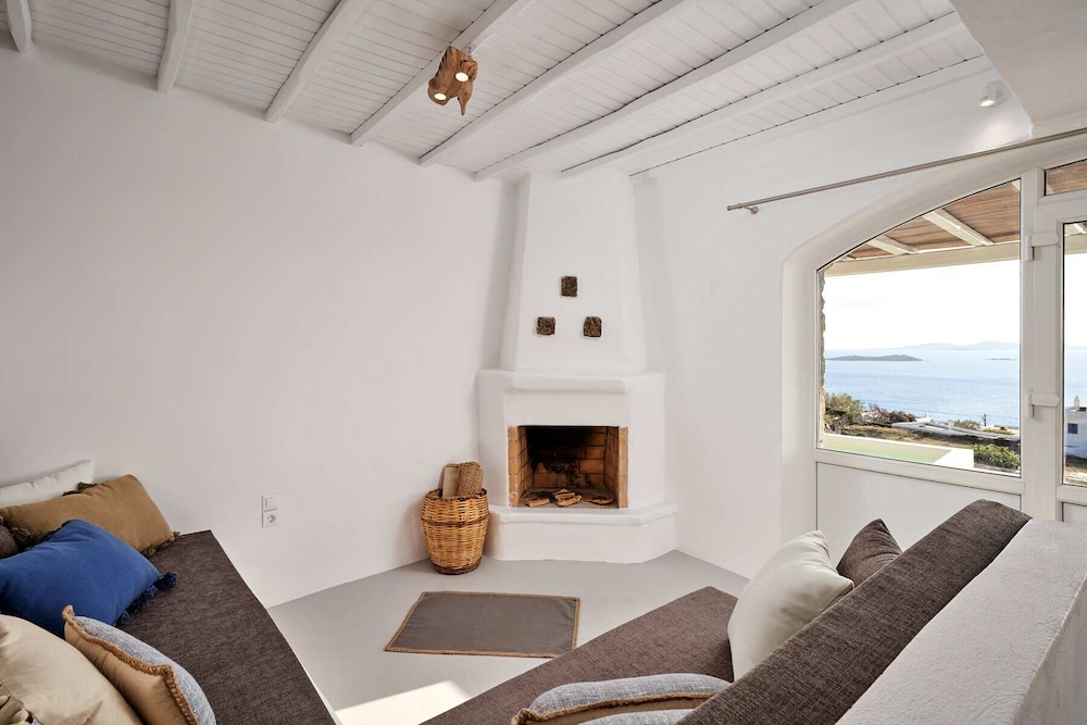 Superior Suite with Balcony, Sea View and Private Pool with Hydromassage