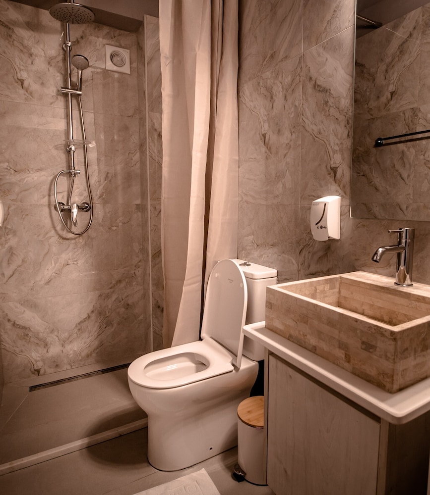 Suite, Non Smoking, Private Bathroom photo 2
