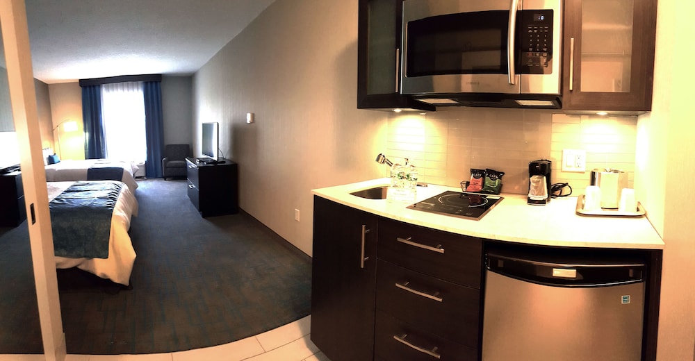 Suite, 2 Queen Beds, Kitchen - Photo 7