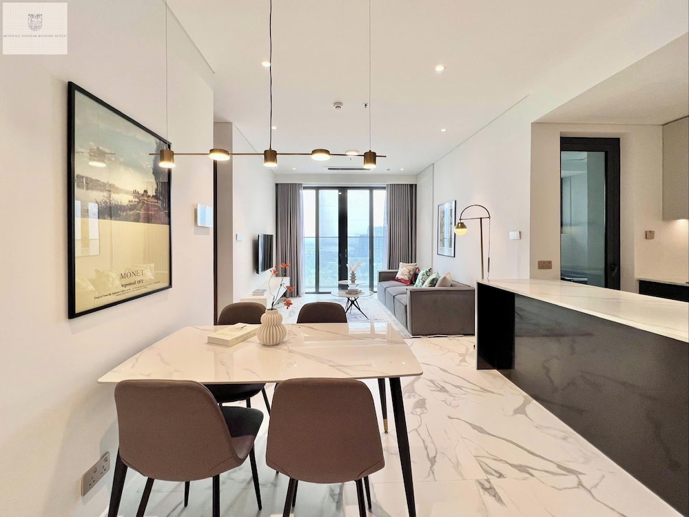 Deluxe Apartment, 1 King Bed, Kitchen, City View