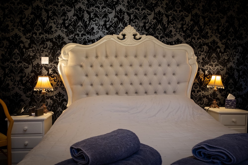 Classic Double Room, Bathtub