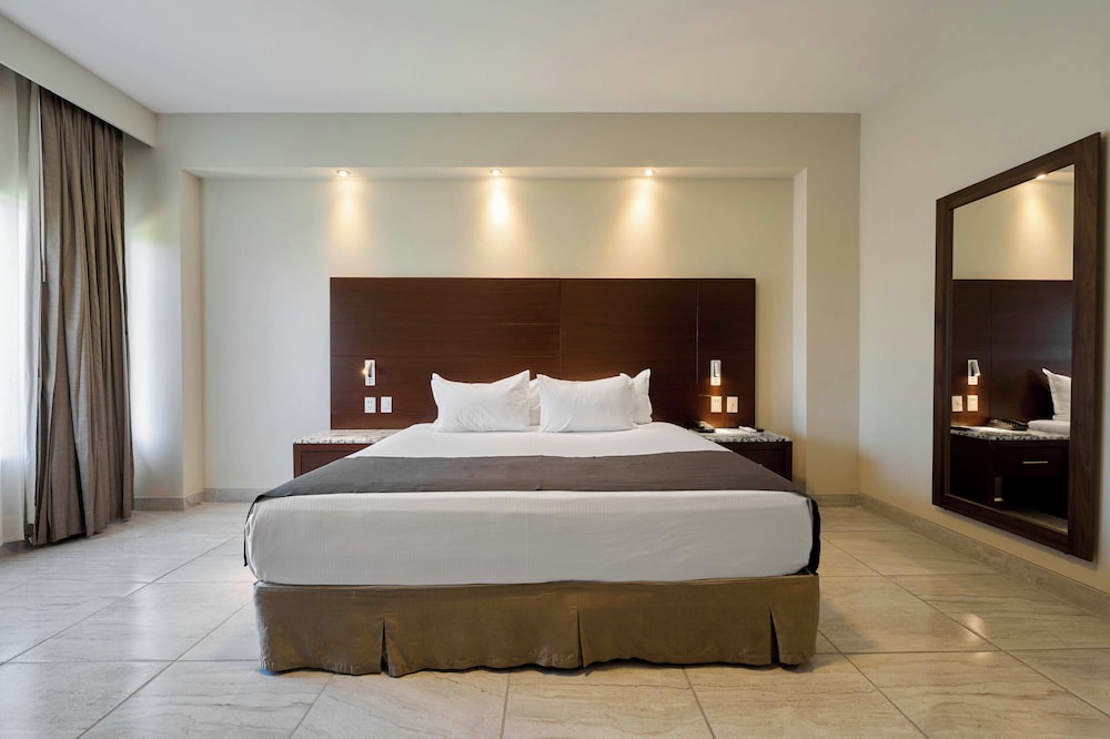 Business Suite, 1 King Bed with Sofa bed, Hot Tub (Suite Cam King tina de hidromasaje) photo 3
