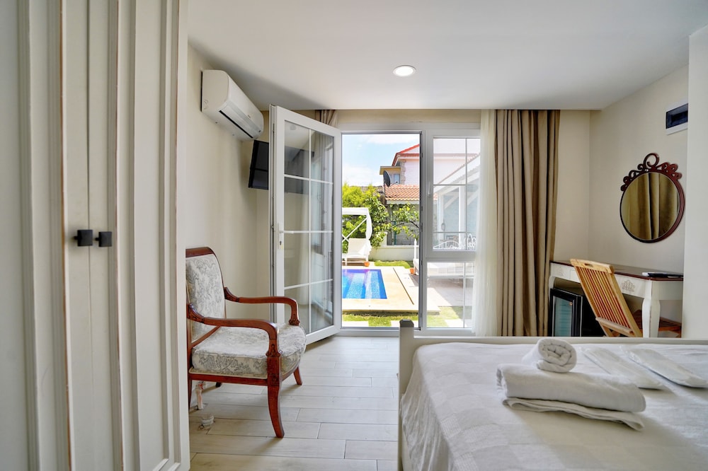 Deluxe Room - Photo 3