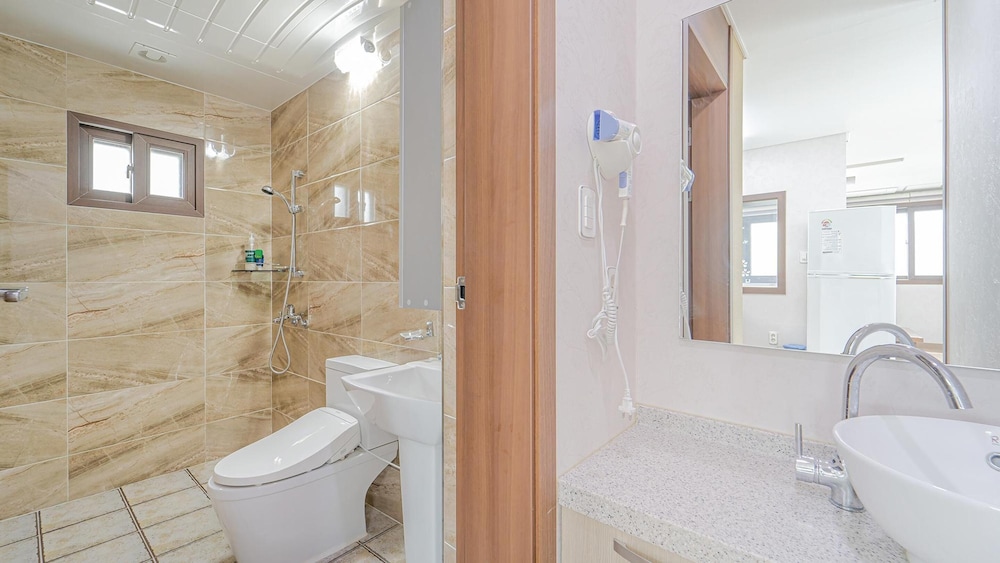 Basic Room, 1 Bedroom (1gadong 202) - Photo 8