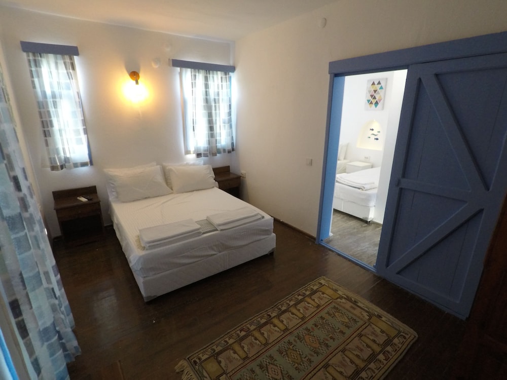 Family Room - Photo 5