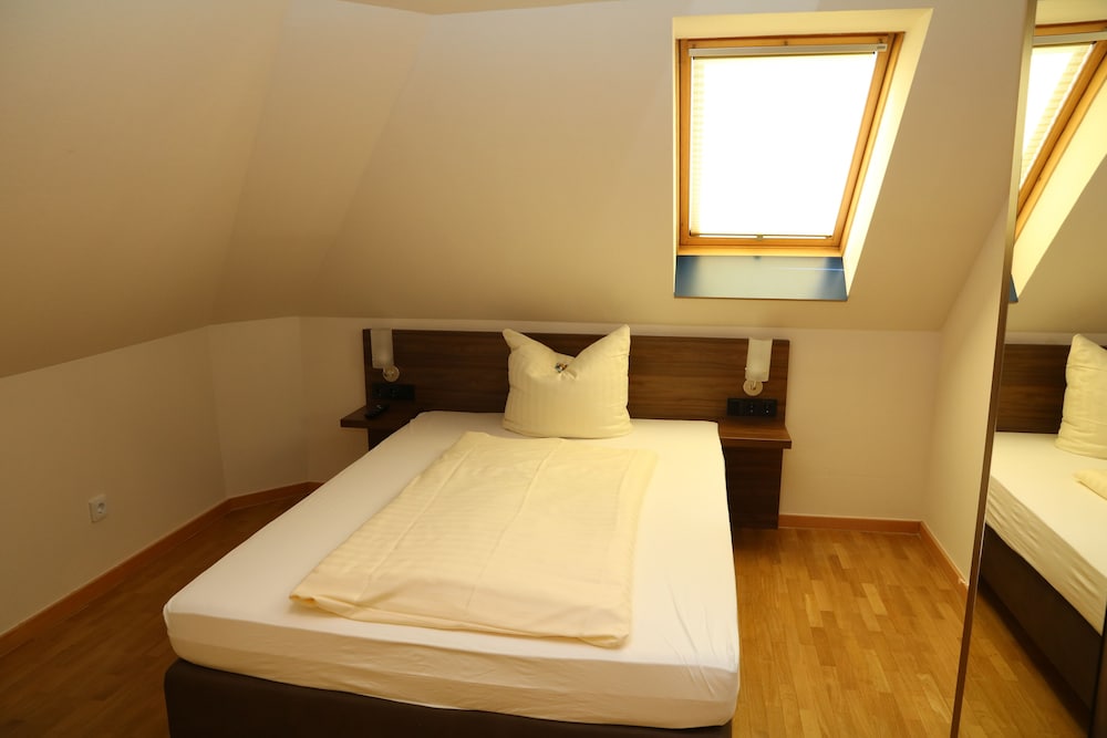 Single Room - Photo 2