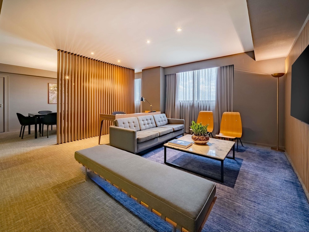 Presidential Suite, 1 King Bed, Club Lounge Access thumbnail 6