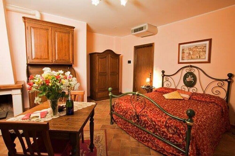 Studio, 1 Queen Bed, Fireplace photo 1