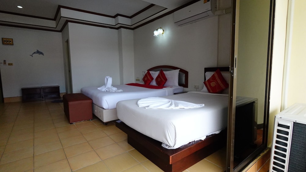 Deluxe Triple room with Balcony - Photo 10